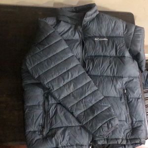 Columbia Gray/silver puffer jacket (Large)
